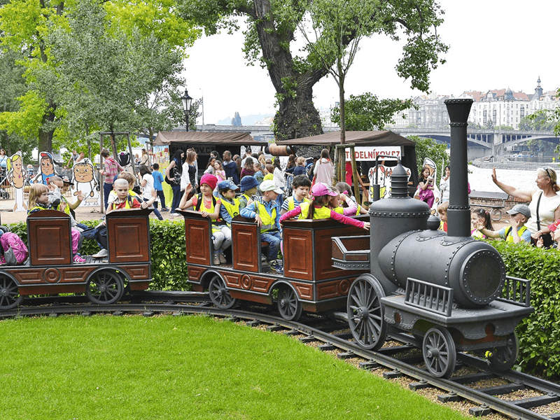 vláček na žofín(1)